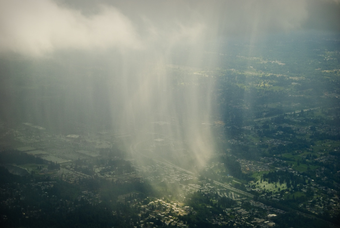 Seperti Apakah "Hujan" Jika Dilihat Dari Pesawat Terbang